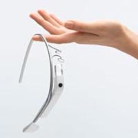 「Google Glass」とは?メガネ型デバイスがもたらす新たな可能性。価格は1500ドル以下か
