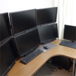 マルチモニターPC部屋レイアウト!新旧パソコン部屋比較。PCデスク選びが環境構築の要となる